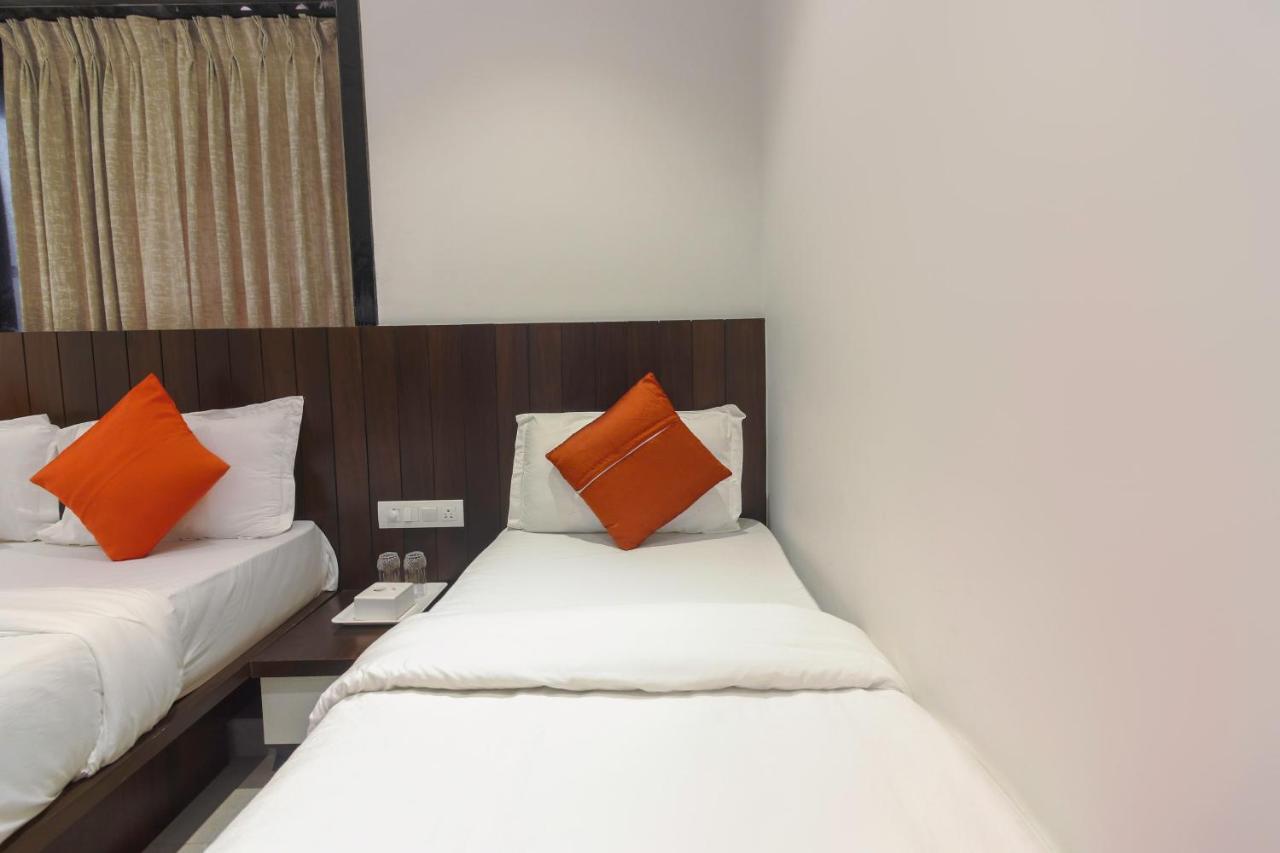 Oyo Preferred 75540 Hotel Flora Suites Mumbai Exterior foto
