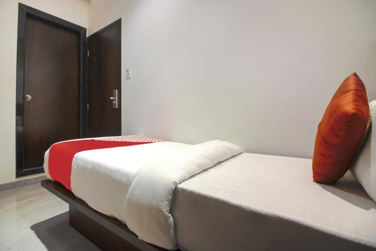 Oyo Preferred 75540 Hotel Flora Suites Mumbai Exterior foto