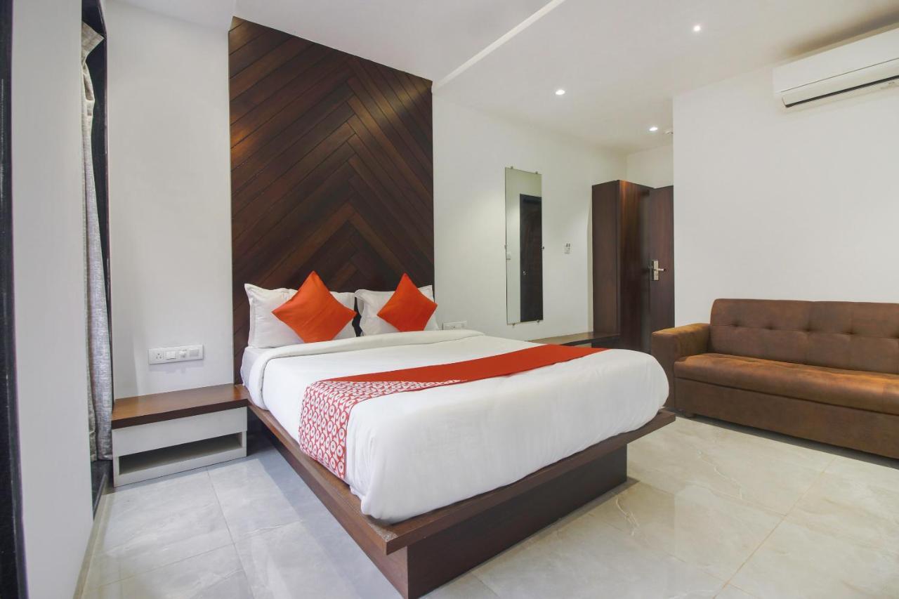 Oyo Preferred 75540 Hotel Flora Suites Mumbai Exterior foto